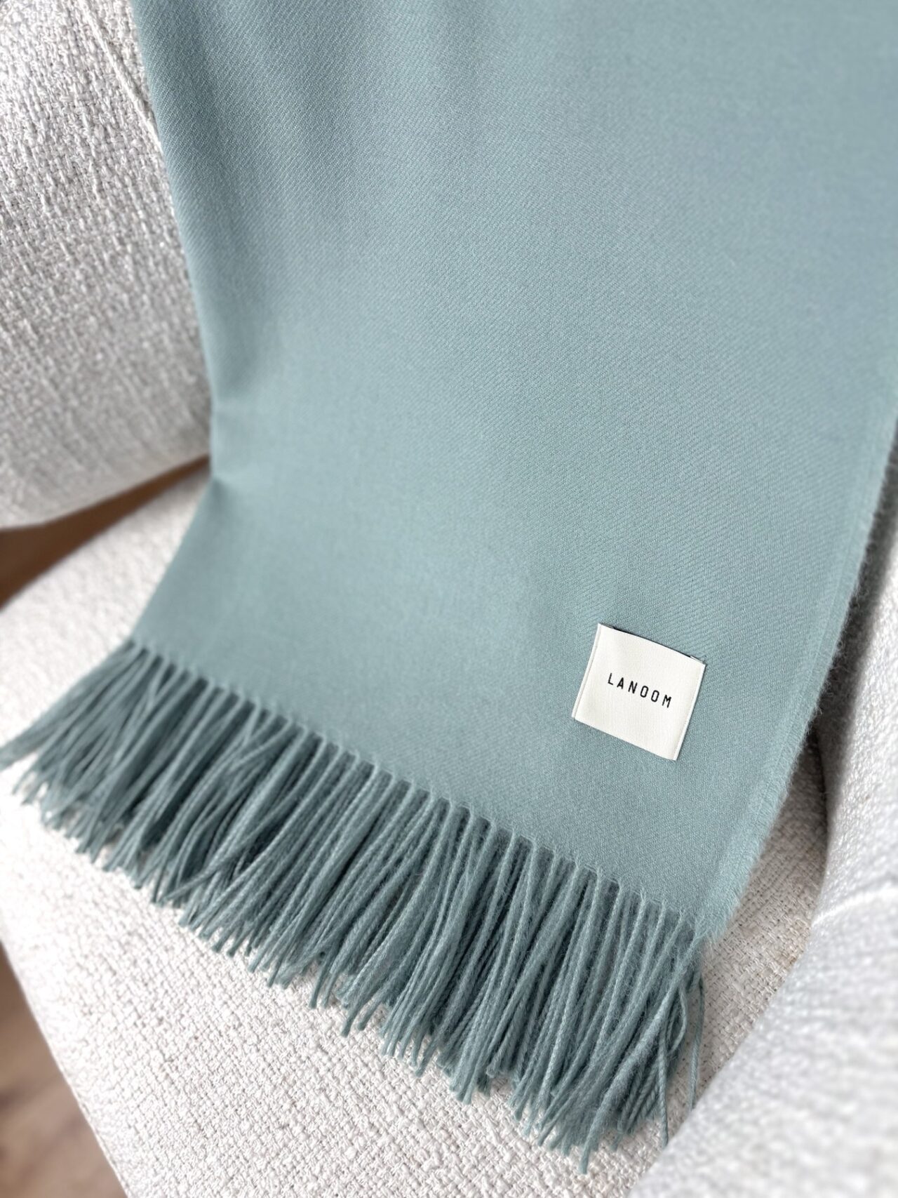 Cienki koc z alpaki szałwiowy