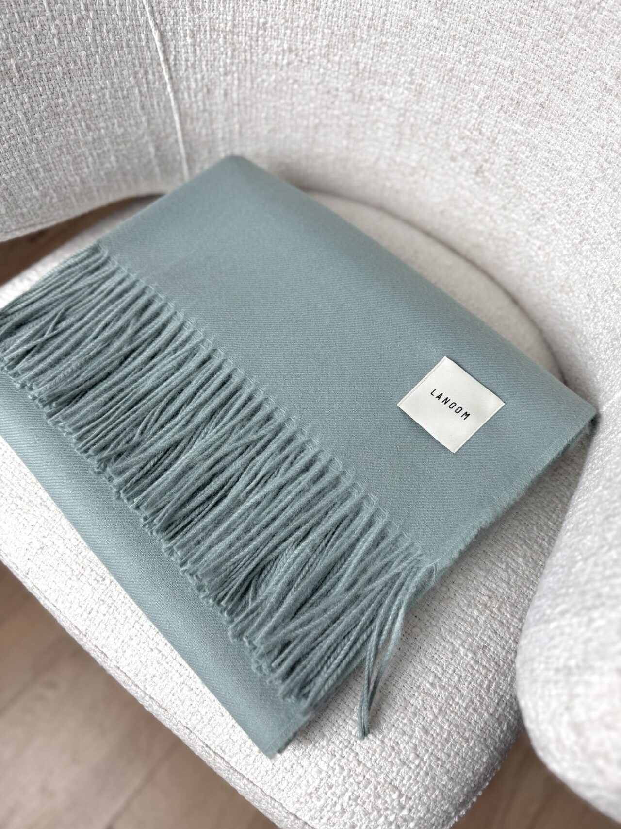 Cienki koc z alpaki szałwiowy