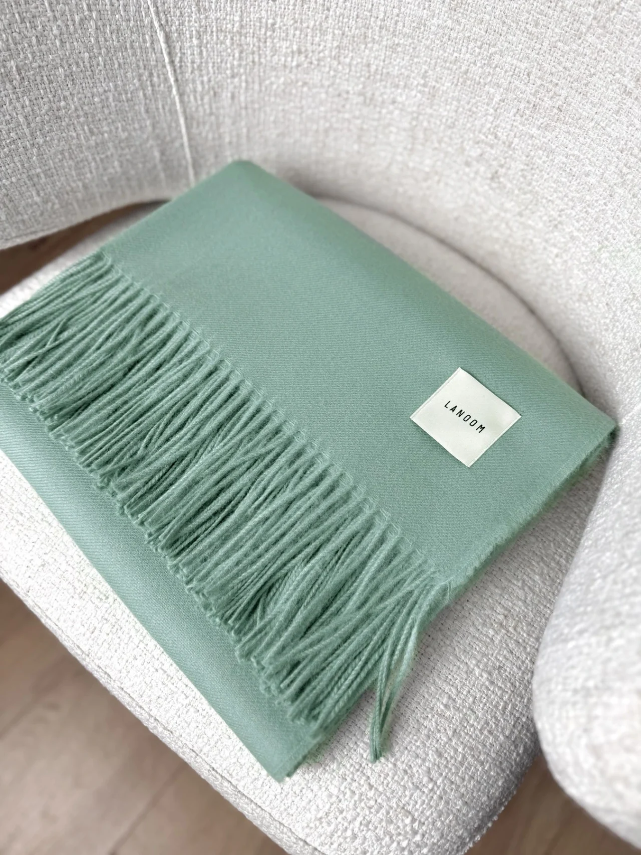 Cienki koc z alpaki szałwiowy