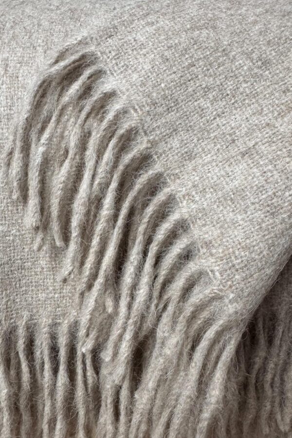 Duży koc z alpaki ciemny beż