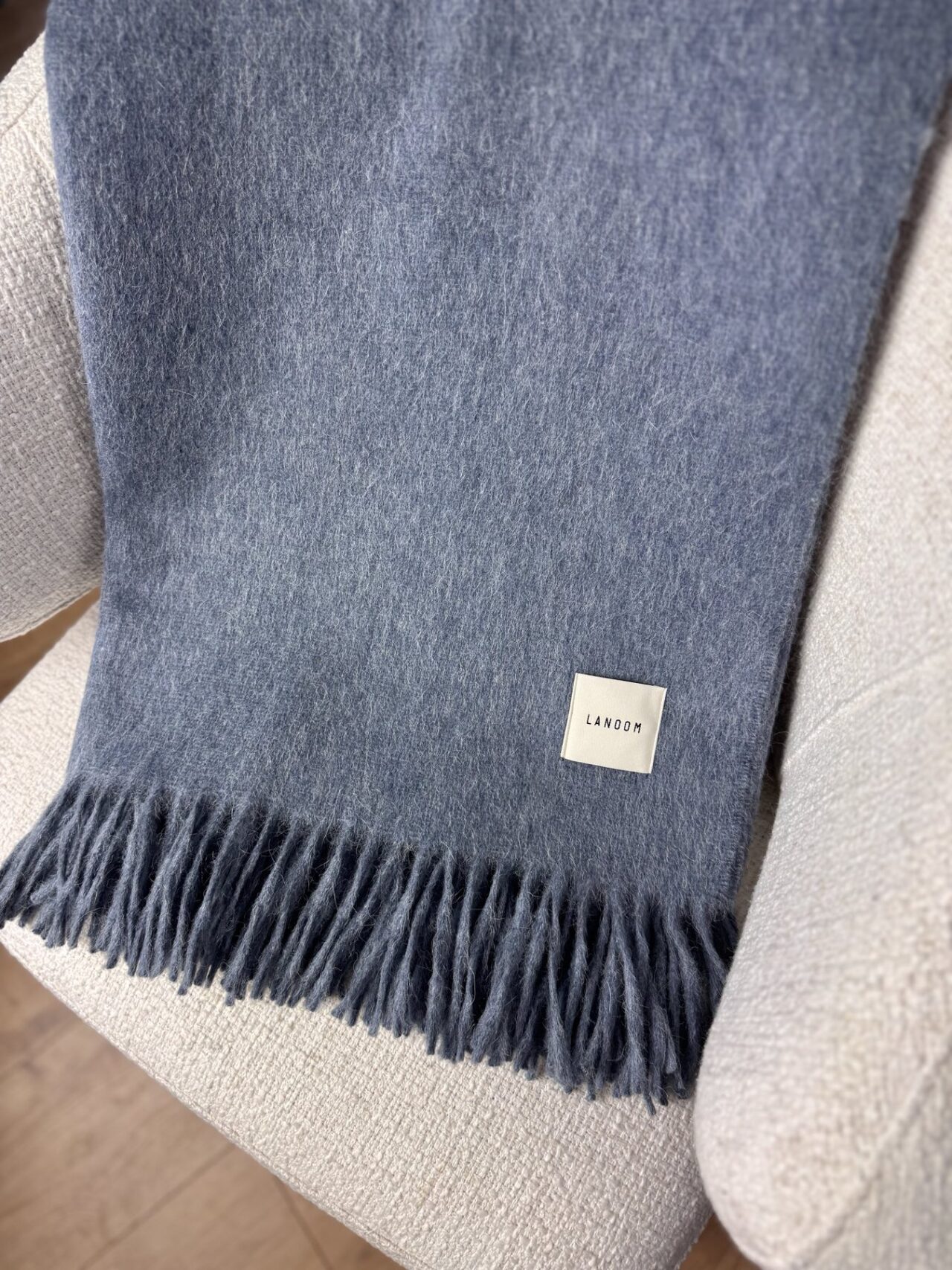 Duży koc z alpaki niebieski