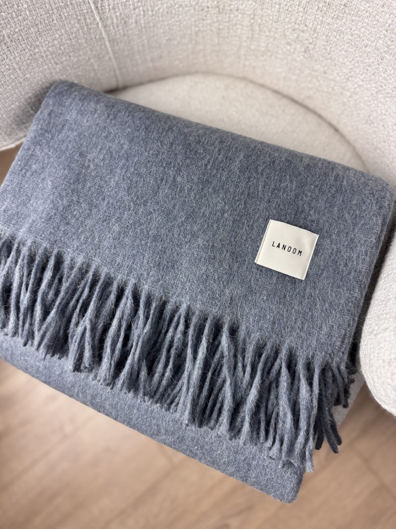 Duży koc z alpaki niebieski