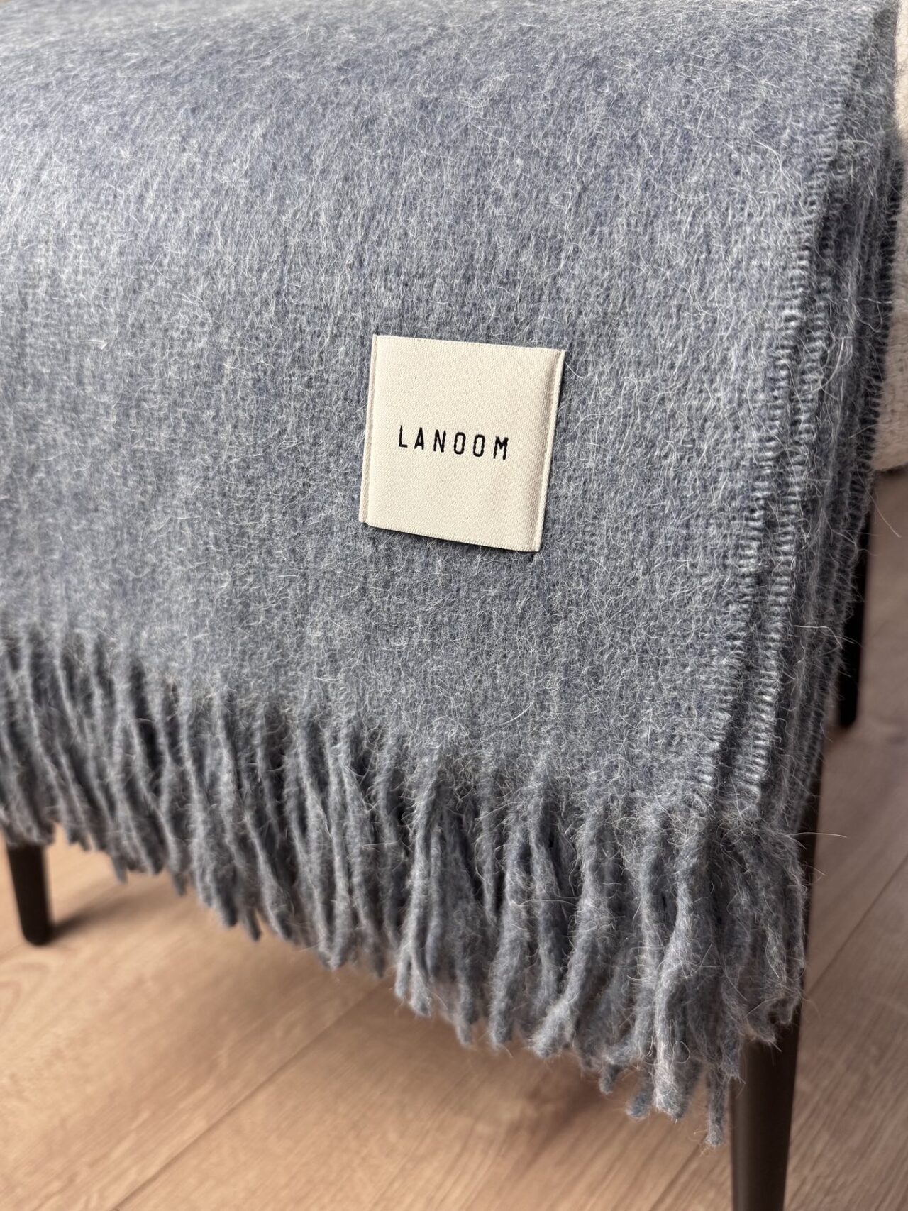 Duży koc z alpaki niebieski