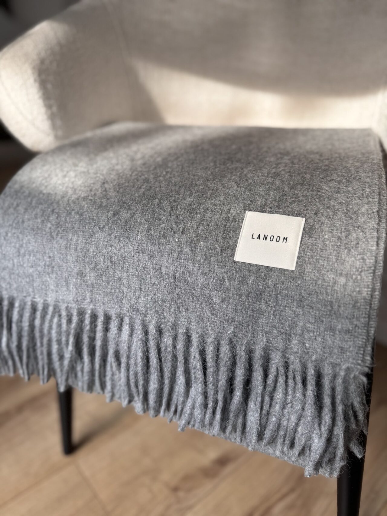 Duży koc z alpaki szary