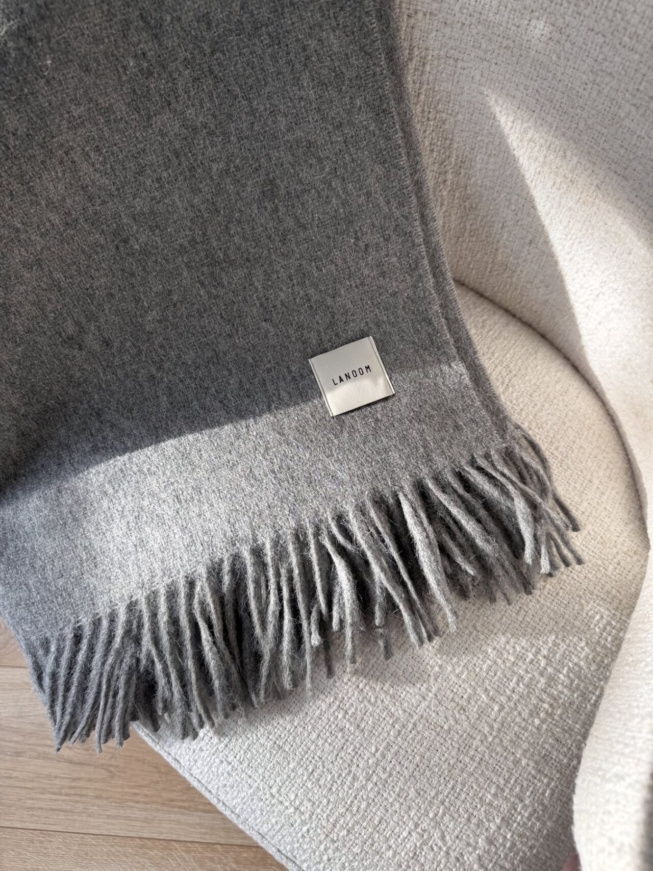 Duży koc z alpaki szary