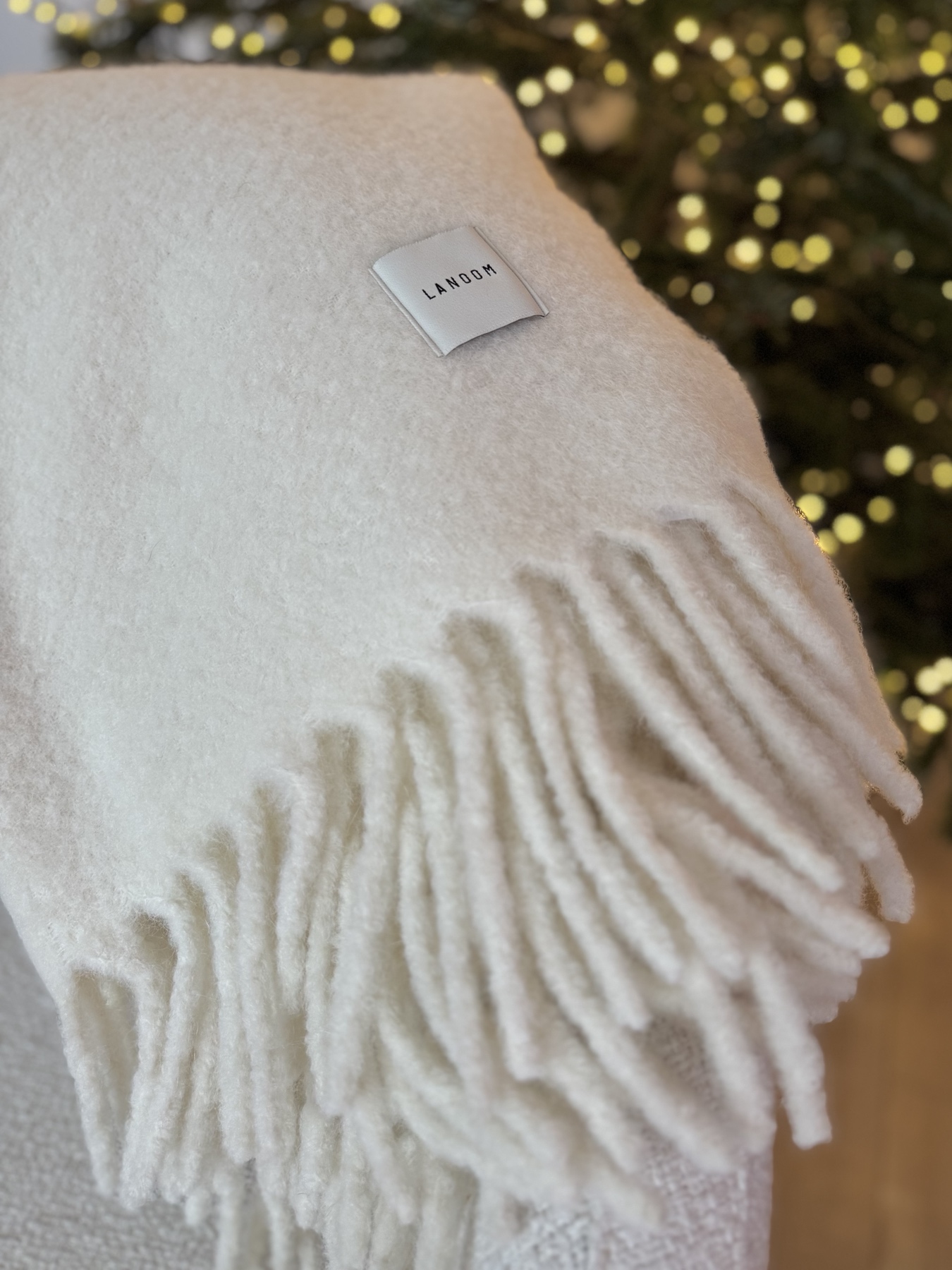 Gruby koc z alpaki Boucle ecru z frędzlami