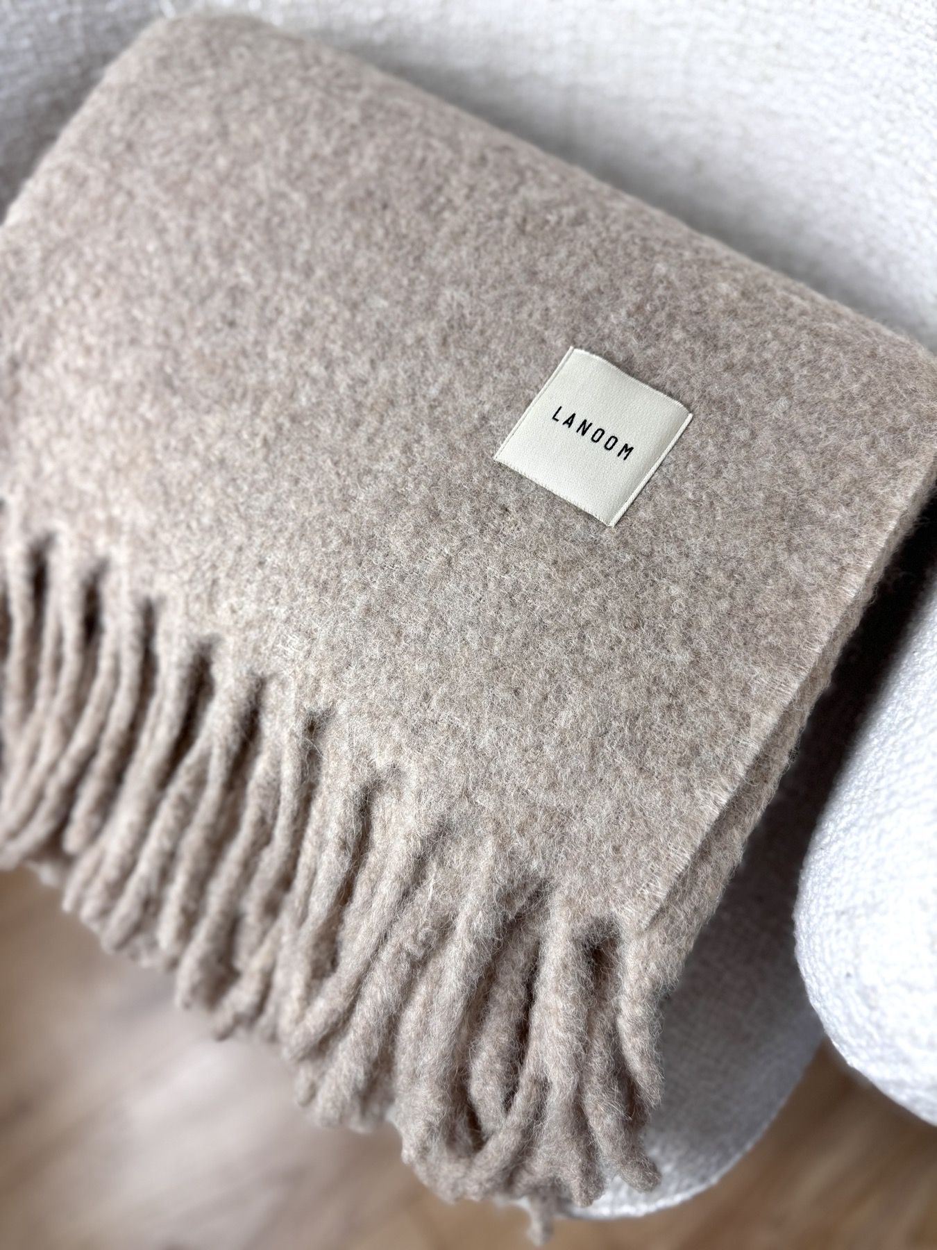 Gruby koc z alpaki Boucle mocha z grubymi frędzlami