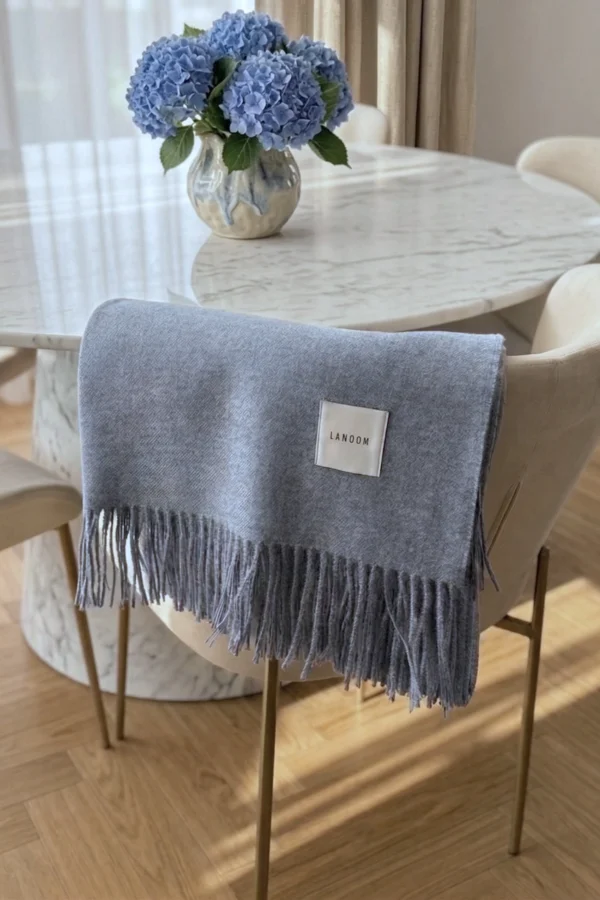 Niebieski koc z wełny baby alpaca 1